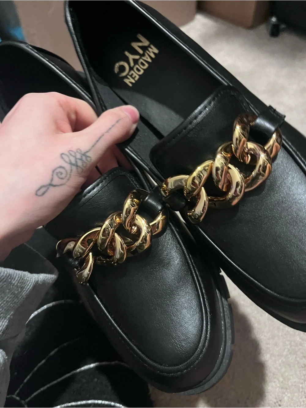 NWOT Steve Madden Black Loafers with Gold Chain Accent - Picture 5 of 5